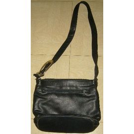 Sac cuir bandouliere noir siglé "signature"