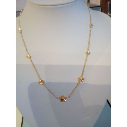 Collier Plaque Or Fleurs Ciselees Taille 47 Cm