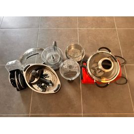 Magimix cook expert vendu avec l’ensemble des accessoires sur la photo. 