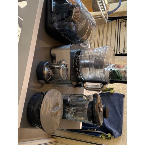 Kenwood Multipro Excel fp970 séries robot avec des accessoires (moulin en verre, la centrifugeuse, des disques râpés, le double batteur)