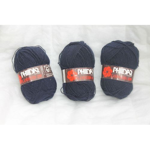 3 Pelotes Phildar De Couleur Bleu Marine.85%Acrylique & 15%Laine.Aiguilles:2/2,5.Croch Et:3.Lavable En Machine.