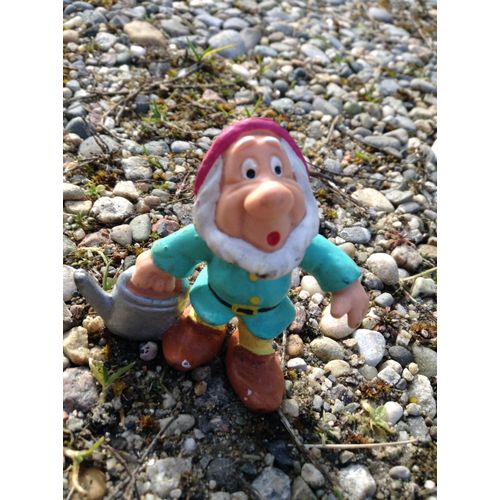 Figurine Nain Disney Avec Arrosoir