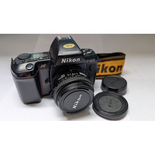 Appareil photo argentique Nikon F-801 + 50 mm f/1.8