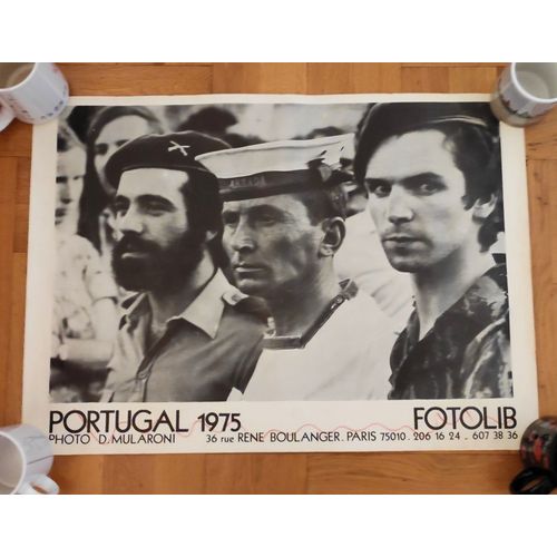 Affiche: Portugal 1975 - Reproduction D'Une Photo De D. Mularoni Prise Lors De La Révolution Des Oeillets 45x64cm