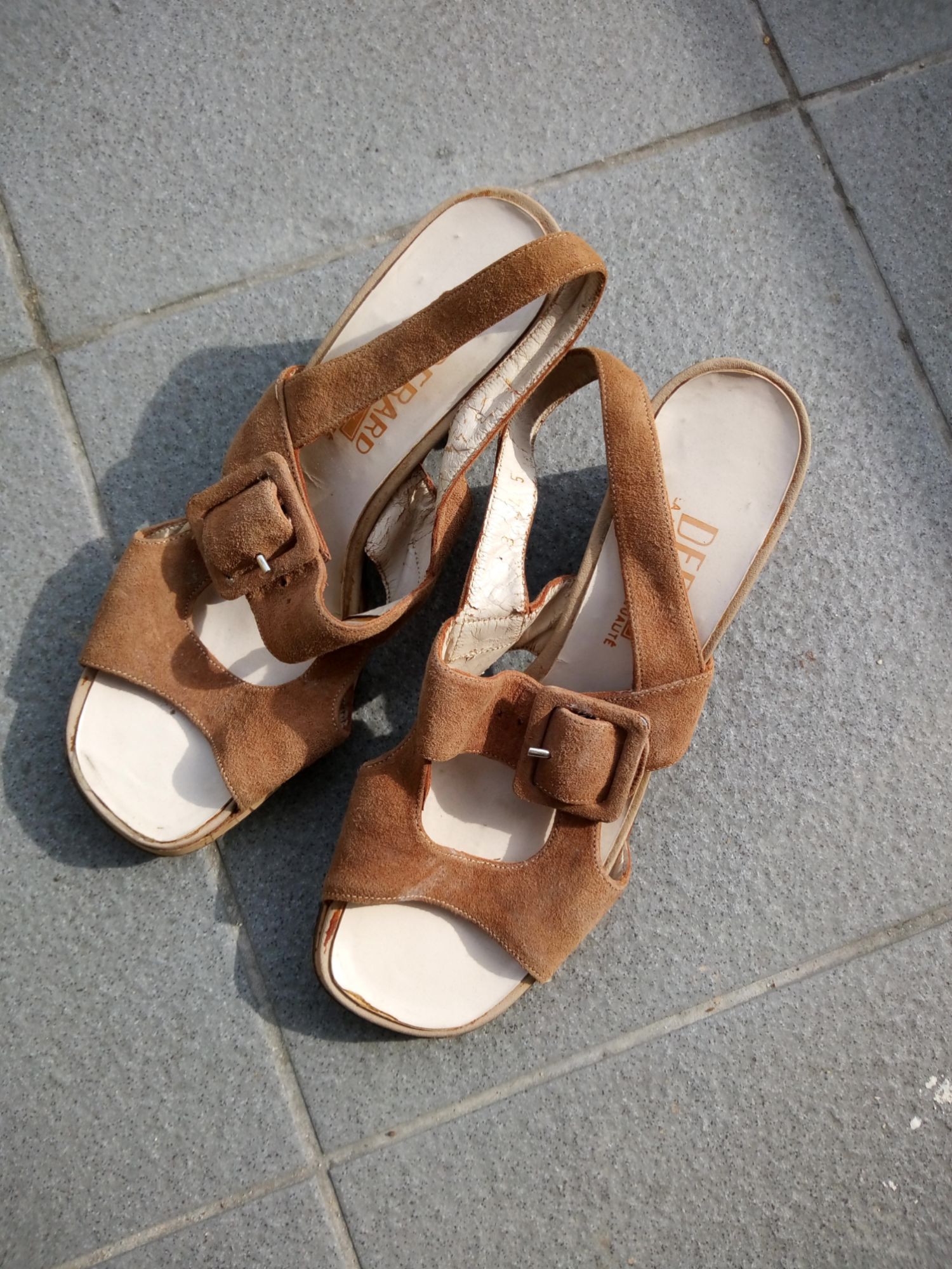 Nu Pieds Debard Beige Daim P38