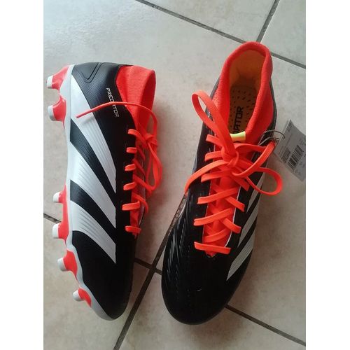 Baskets Crampons Adidas Predator Taille 43 ( Petit 44)