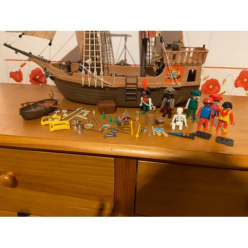 Playmobil vintage bateau pirate 1980, 6 pirates équipés, 2 chaloupes, 2  canons, 4 voiles