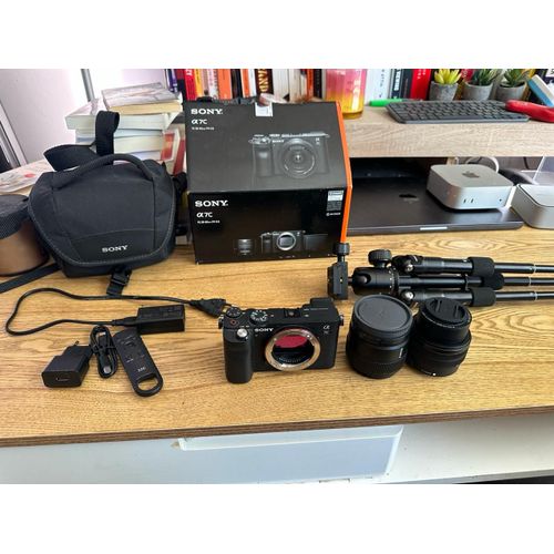 Sony Alpha 7C 24.2 mpix + Objectifs + carte sd + accessoires + housse + boîte origine