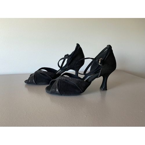 Chaussures De Danse- Taille Eu 37/ Uk 4- Marque Diamant- Couleur Noire- Semelles Cuir- Extérieur Cuir- Intérieur Textile- Largeur Normale- Talon Évasé 6,5 Cm- Fermeture Bouton Pression 