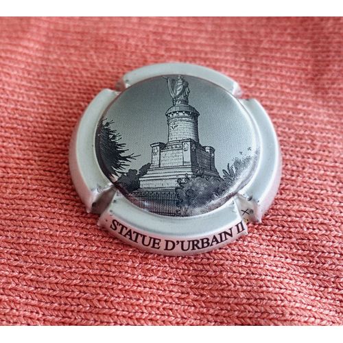 Capsule Champagne Générique " La Statue D'Urban Ii" . Grise Et Noire