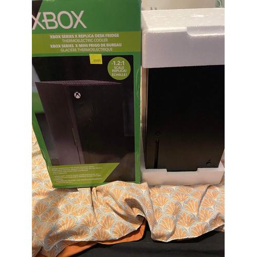 Vend Mini Frigo Xbox Série X Il Manque 2 Étage Pour Mettre Dans Le Frigo  Vend 75 Euro Au Lieu De 100 Euro 