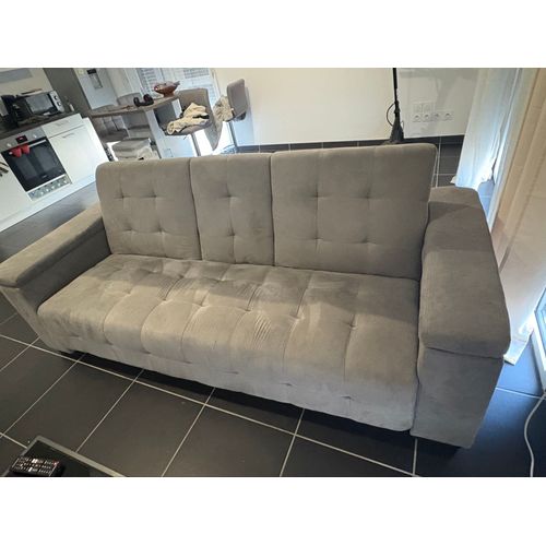 Canapé Convertible Et Rangement Dans Les Accoudoirs Et Repose Gobelet Au Centre. En Bon État Peu Utilisé Achat Il Y’A 1 An. 