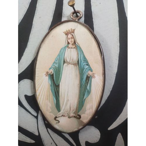 Objet Religieux... Petit Modèle Ovale A Suspendre