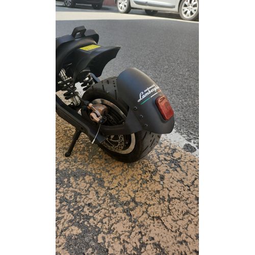 Je vends mon scooter Lamborghini sous licence officielle avec facture.