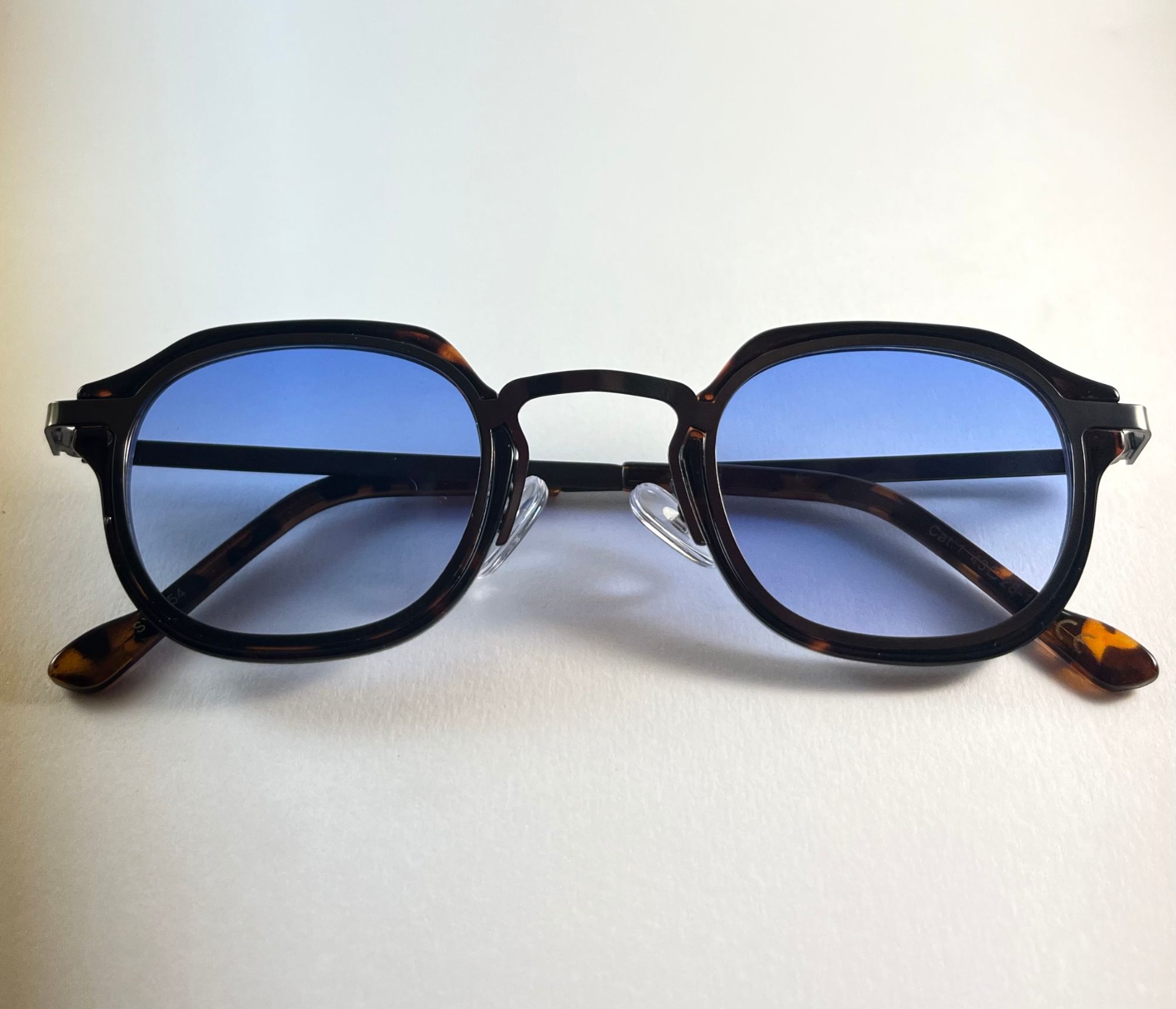 Lunettes teint es bleues monture noire caill e Rakuten