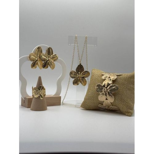 Parure De Bijoux Fleur Dorée ¿ Collier, Boucles D¿Oreilles, Bracelet Et Bague ¿ Élégance Florale En Métal Doré