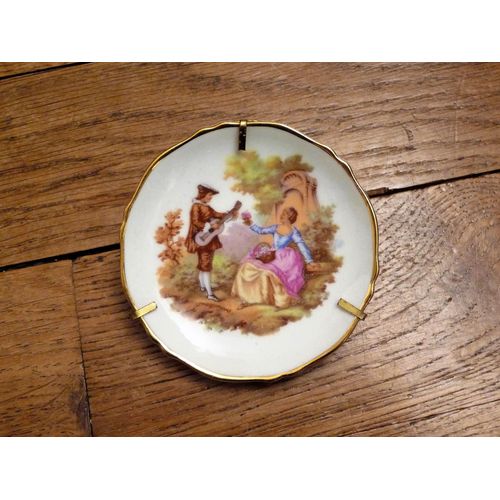 Assiette Miniature Blanche avec Support- Porcelaine de Limoges- Marcel Jarrey