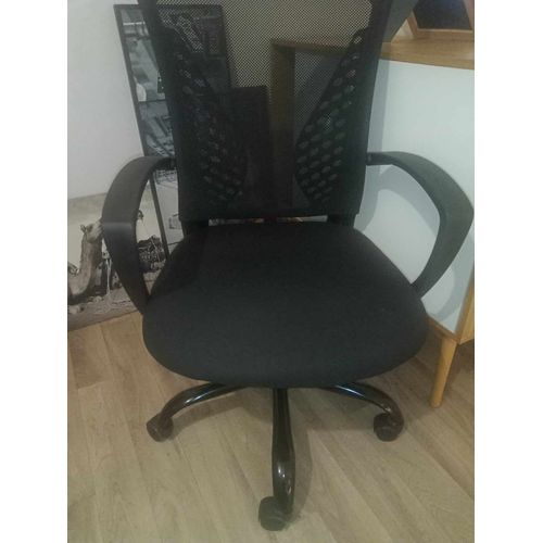 Chaise Ergonomique Pour Le Gaming Ou La Bureautique Réglable En Hauteur Avec Son Carton D'origine D'une Valeur De 74 Euros, Je La Cède À 30 Euros À Venir Chercher Sur Place Au Havre Quartier Graville.