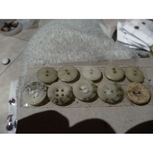 Lot 6 Lot De 10 Boutons Pour Chemises Beige Tachete