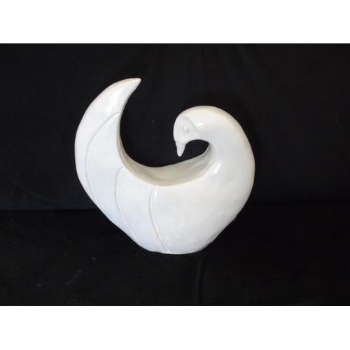 Sculpture Colombe blanche de la paix émaillée H.22cm Lg.20cm