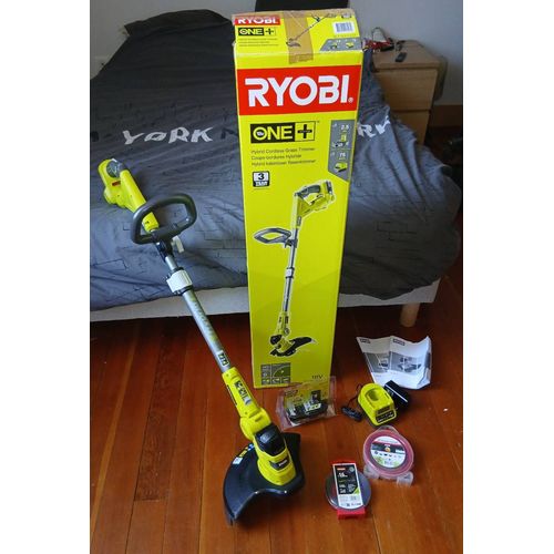 Coupe bordure Ryobi &#43;batterie &#43;chargeur&#43; 2bobines de fil