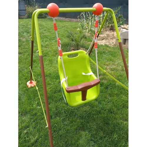 Découvrez son premier jeu de plein-air : la balançoire bébé extérieur