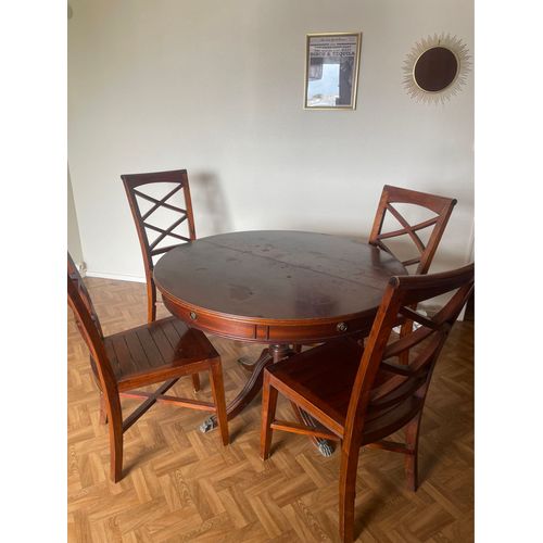 Table En Bois Massif Avec Ses 6 Chaises (Ouverte Aux Négociations) 
