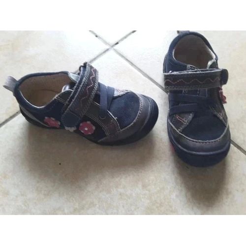 Chaussures Fille Marque Vertbaudet Taille 25.