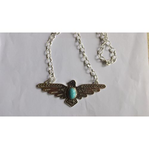 Collier En Chaîne Avec Un Pendentif Oiseau