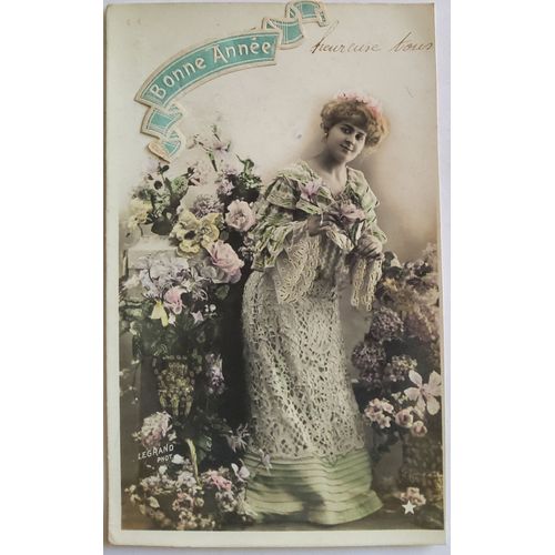 Carte Postale Ancienne, France, Voeux, Bonne Année, Jeune Femme Dans Un Jardin De Fleurs