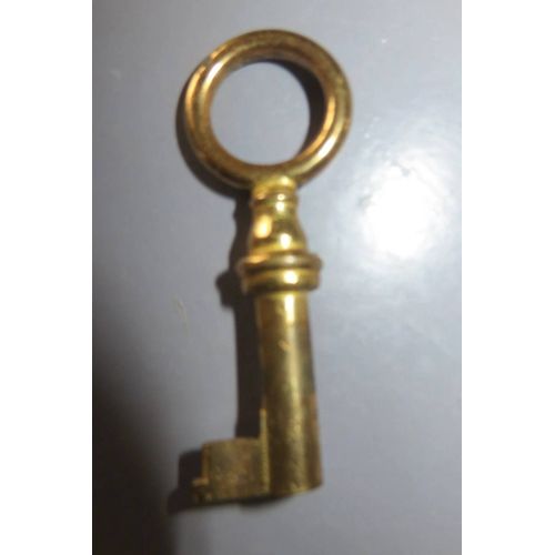 Ancienne Petite Clé Métal Doré /M T 7
