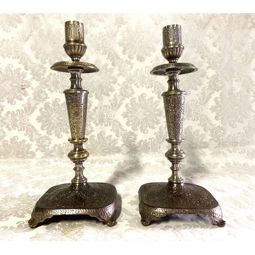 Paire de Bougeoirs Flambeaux Chandeliers Bronze Argenté Déco Atypique