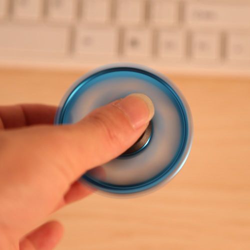1 toupie a doigts tendance avec billes en acier et roulement a billes, jouet anti-stress EDC (bleu)