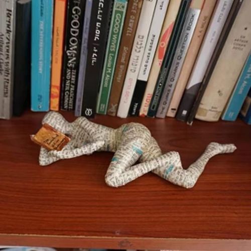 Statue de femme lisante en résine, 1 pièce, décoration innovante pour la maison, 21 x 7 x 5,5 cm