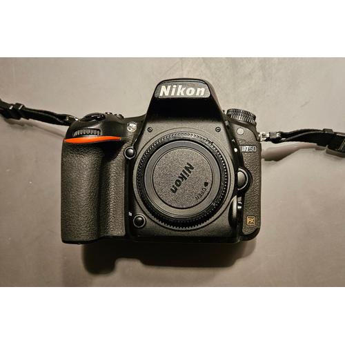 Nikon D750 24.3 mpix + Grip MB-D16