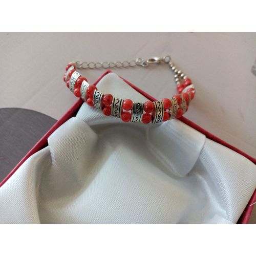 Bracelet Argenté Et Perle Rouge