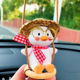 Retroviseur Canard Balancoire Decoration Interieure Pendentif Voiture Accessoires Suspendus Cravate Rouge Avec Chapeau De Paille