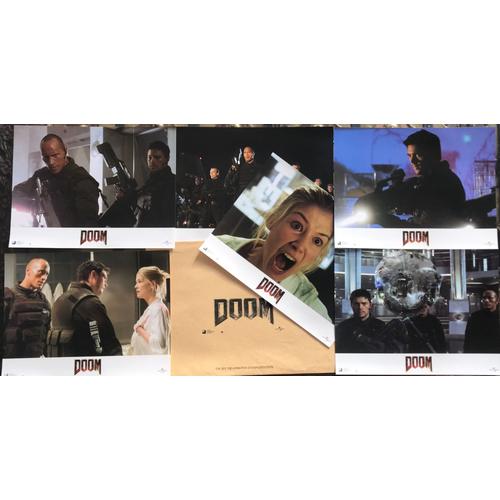 Doom - Jeu De 6 Photos D'exploitation Cinématographique - Format 21x28 Cm - Un Film De Andrzej Bartkowiak Avec Dwayne Johnson, Karl Urban, Rosamund Pike, Deobia Oparei - Année 2005