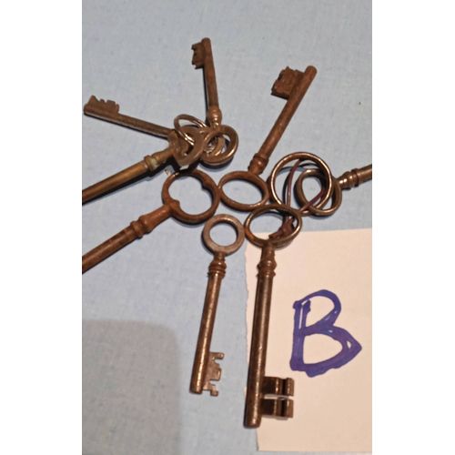 Lot De 8 Clés Clefs En Fer Anciennes