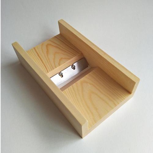 Outil de fabrication artisanale de coupe-savon en bois