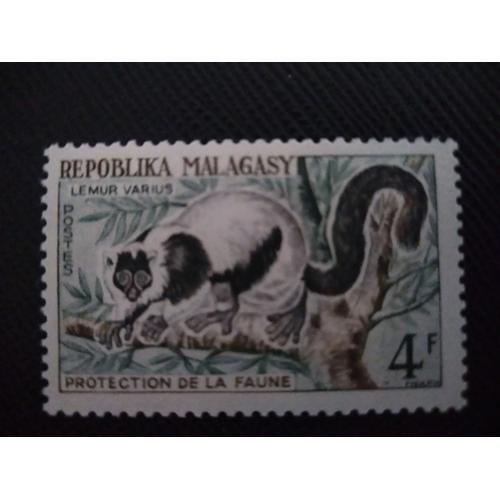 Timbre Madagascar Yt 358 Lémurien Huppé Noir Et Blanc (Varecia Variegata) 1961 ( 031207 )