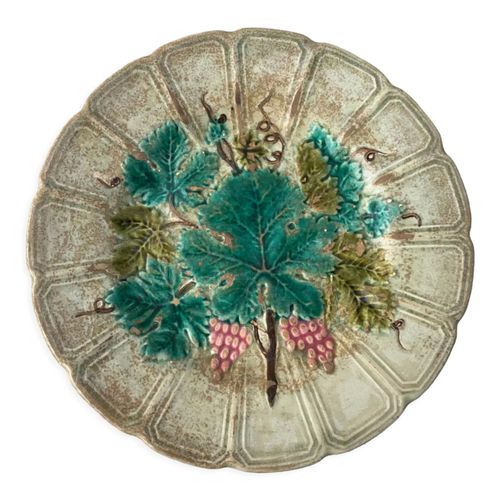 Assiette En Barbotine Motif Feuille De Vigne Et Raisins Belle Poque Beige