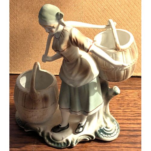 Statuette Femme avec paniers - Fine porcelaine Romania