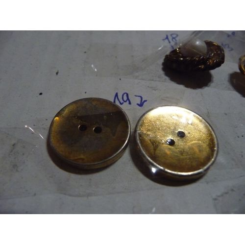 Couture 1 M 2 Boutons Or Diam 19
