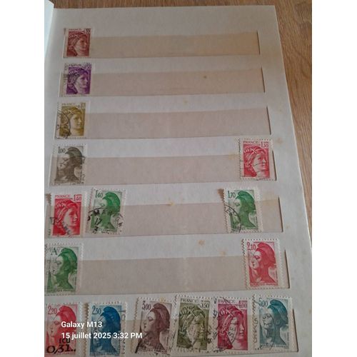 Album De Plus De 200 Timbres,Tous Pays