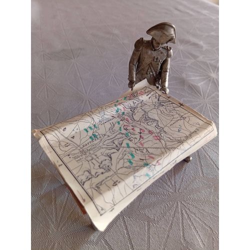 Figurine L'Empereur Et La Table