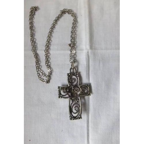 Croix Pectorale Pendentif Métal Argenté Et Chaine