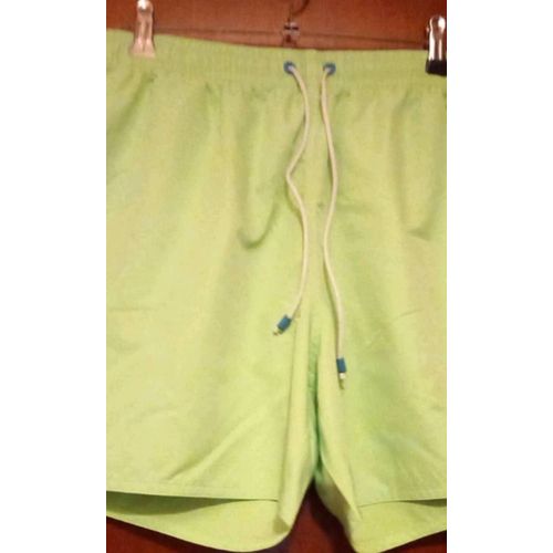 Short De Bain 3 Poches Made In Portugal, Taille Elastique + Cordon De Serrage, 2 Poches En Biais Sur L'Avant, 1 Poche Plaquée À Scratch À L'Arrière.