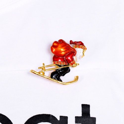 Belle Broche Pere Noel En Cristal Emaille Representant Un Skieur De Noel, Cadeau Ou Decoration