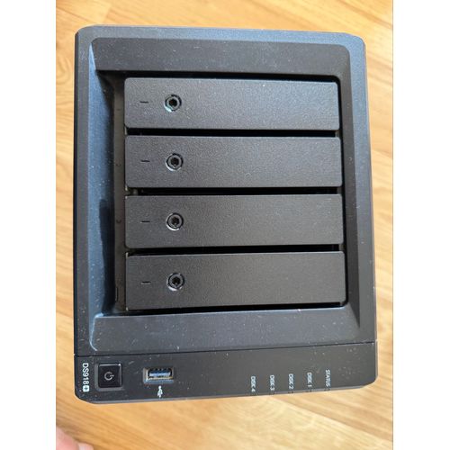 Synology DS918+ avec HDD + cache SDD + RAM 8Go